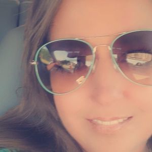 Meet your Posher,  Connie